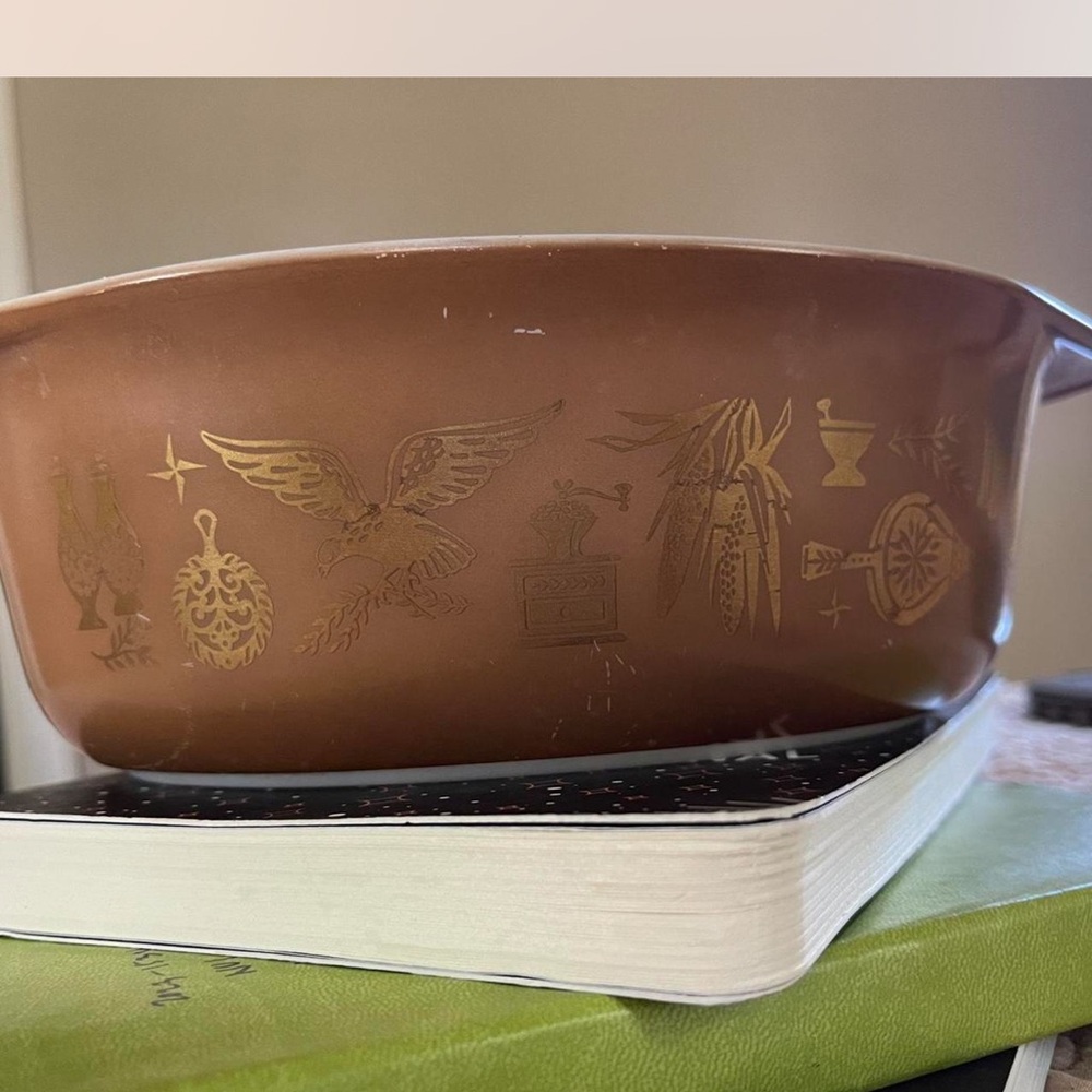 1962 pyrex 1.5 qt early american eagle